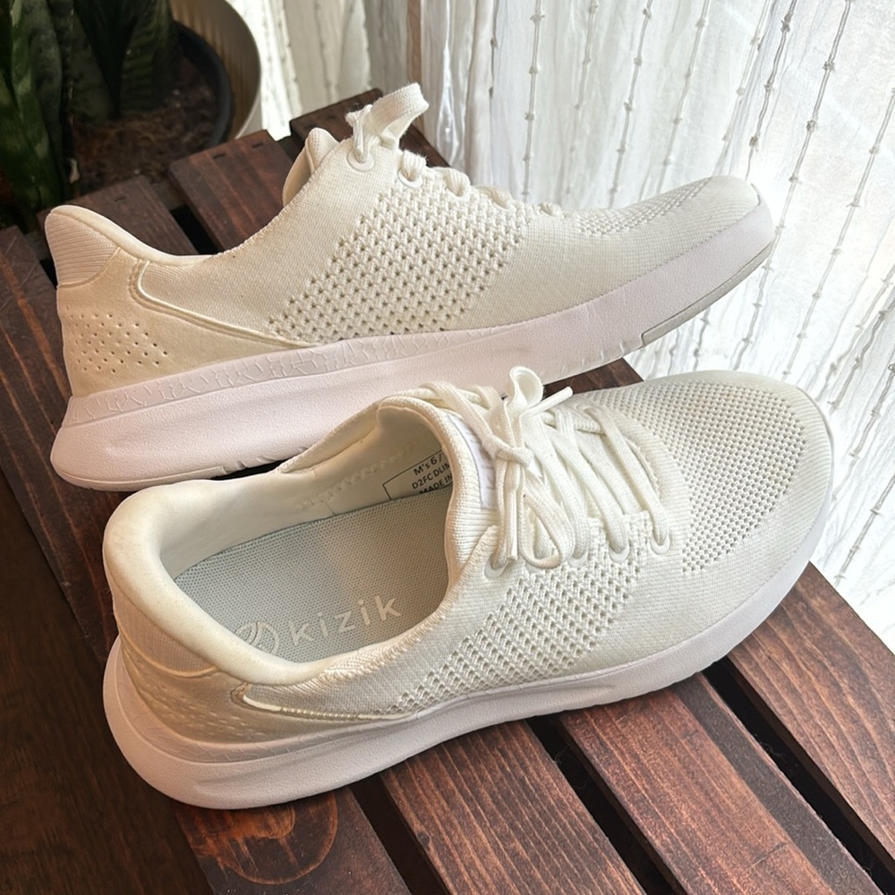 Kizik Lima sneakers W’s 7.5/ M’s 6 Eggshell white
